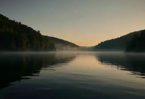 AI Video from prompt: Unlimited flight on lake