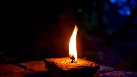 AI Video from prompt: пламя в ночи