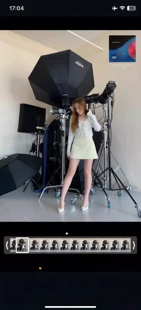 AI Video from prompt: поворачивается и встает раком