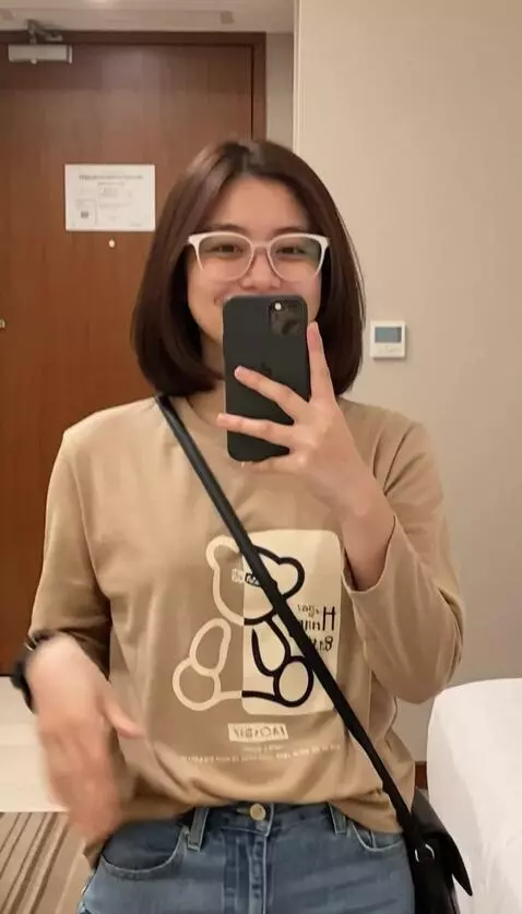 AI Video from prompt: Gerakan kamera zoom in dengan cepat ke arah wani