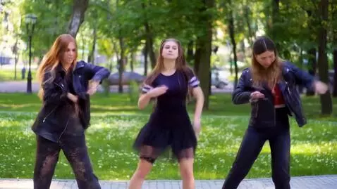 AI Video from prompt: Thresh from the game League of Legends dances th