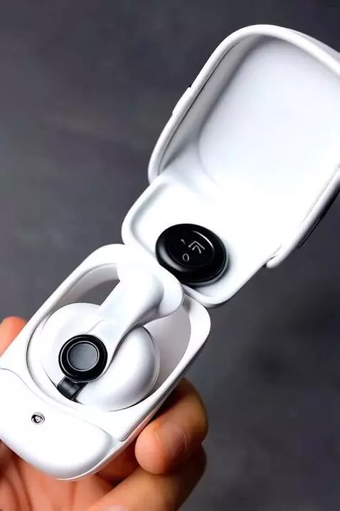 AI Video from prompt: buatkan produk tersebut yang sedang di promosika