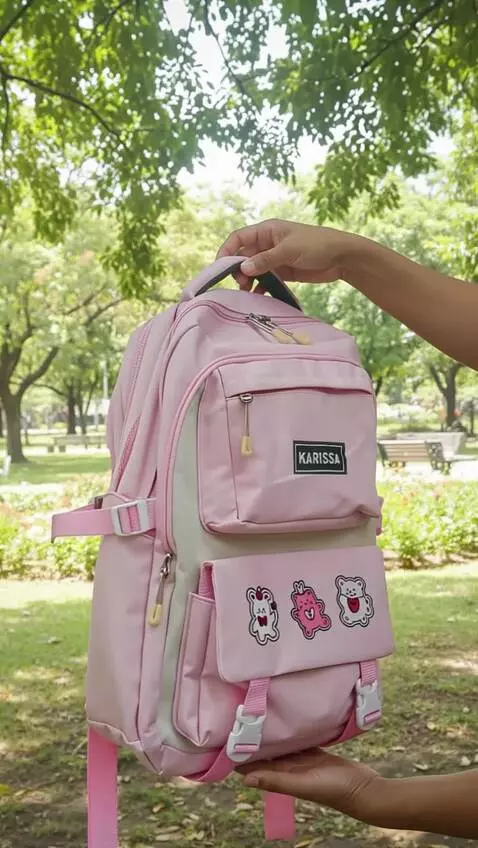 AI Video from prompt: buat tangannya bergerak perlahan ke kanan dan ki