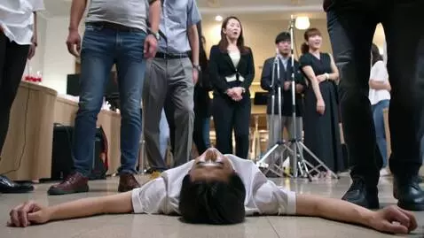 AI Video from prompt: паша умер на вечеринке