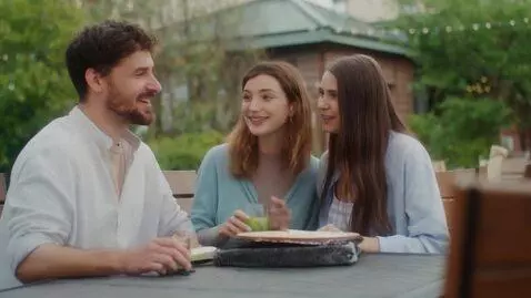 AI Video from prompt: сделай видео длительностью 13 минут где смешарик