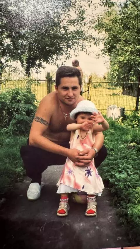 AI Video from prompt: A man hugs a girl. They are happy. The child wav