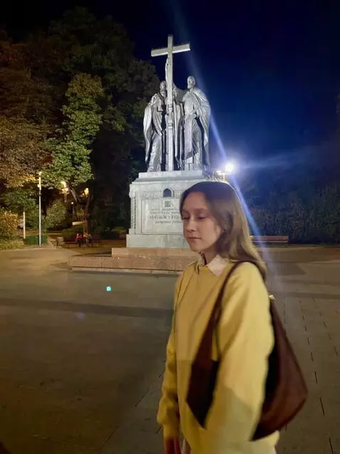 AI Video from prompt: The girl walks away and starts dancing in her ti