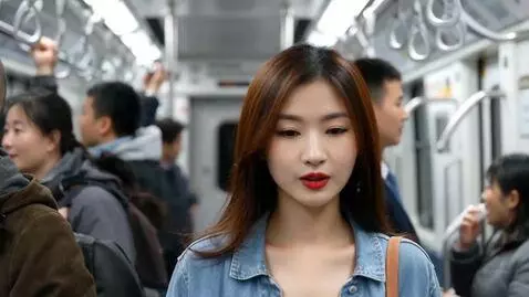 AI Video from prompt: ,a beautiful Chinese woman,parted lips,standing 
