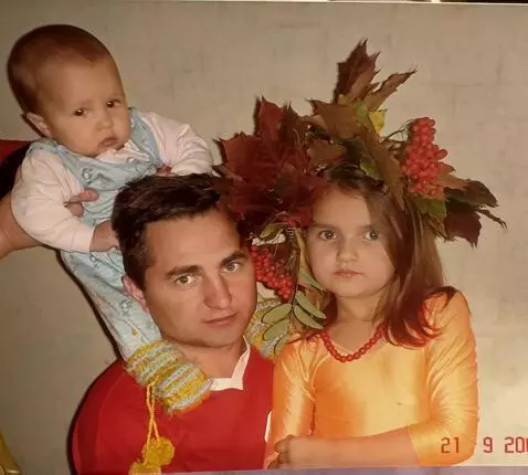 AI Video from prompt: The child is placed on the father's shoulders. T