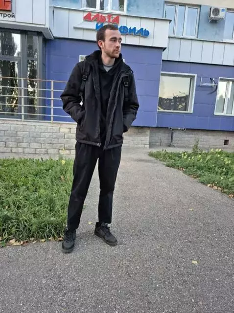 AI Video from prompt: Он превращается в Наруто