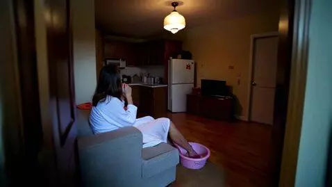 AI Video from prompt: Создайте фото [комнаты в студенческом общежитии]