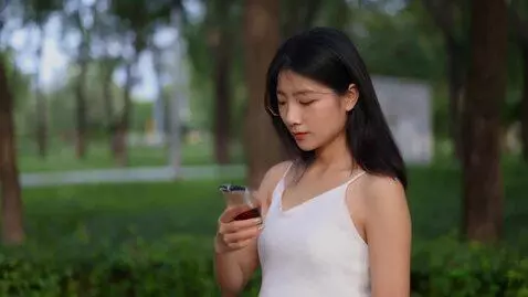 AI Video from prompt: 漂亮性感寂寞的大胸韩国女人