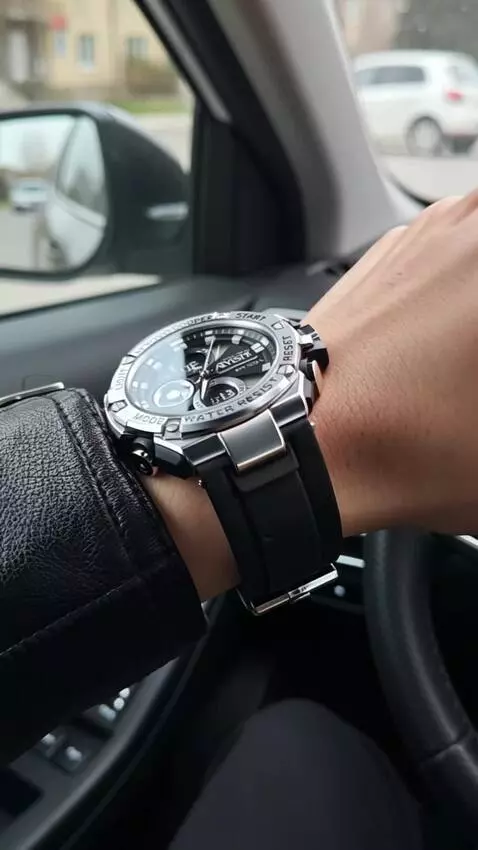 AI Video from prompt: buat tangannya bergerak perlahan ke kanan dan ke