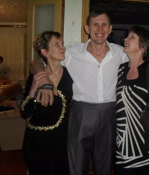 AI Video from prompt: Two women are affectionately kissing a person on