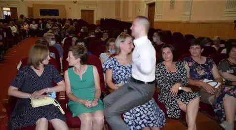 AI Video from prompt: Легкие движения