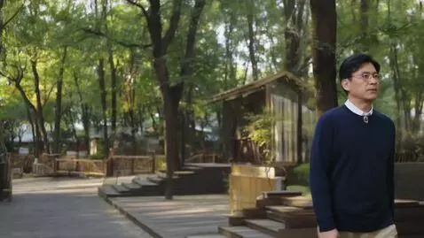 AI Video from prompt: Natsuki subaru walks