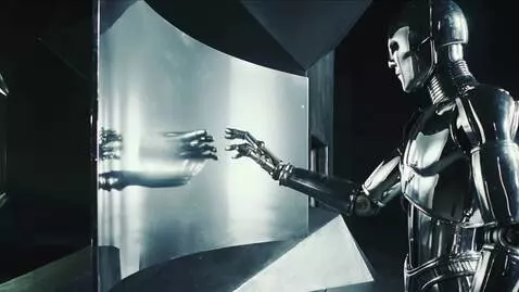 AI Video from prompt: Scene Description: The Faceless Chrome Humanoid 