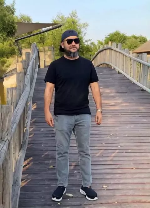 AI Video from prompt: Танцует лезгинку