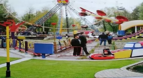 AI Video from prompt: Детский городок видное