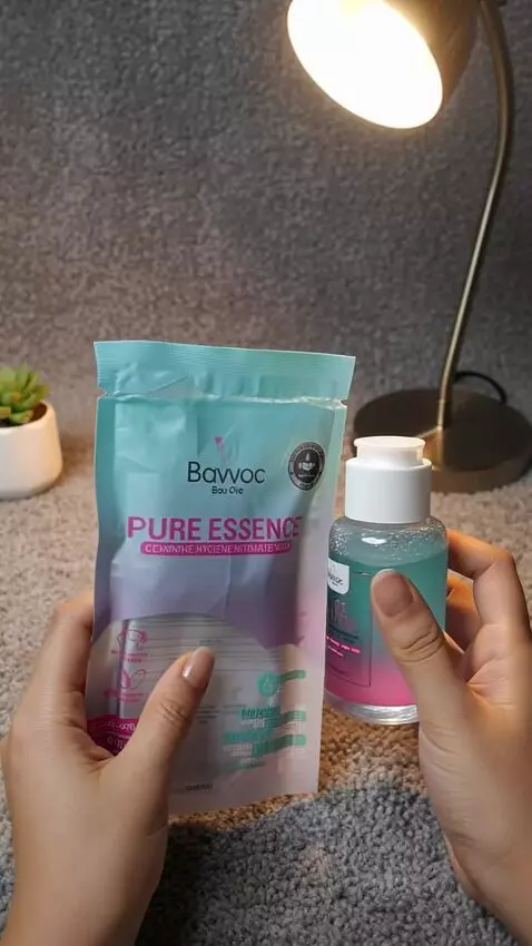 AI Video from prompt: buat tangannya bergerak perlahan ke kanan dan ke