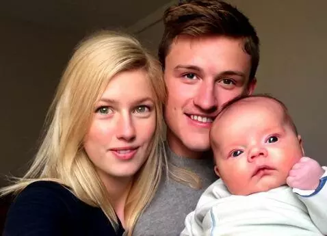 AI Video from prompt: Сделай анимацию как у нас с парнем появляется ре