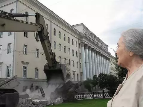 AI Video from prompt: Экскаватор приедет и сносит старые здания. Говор