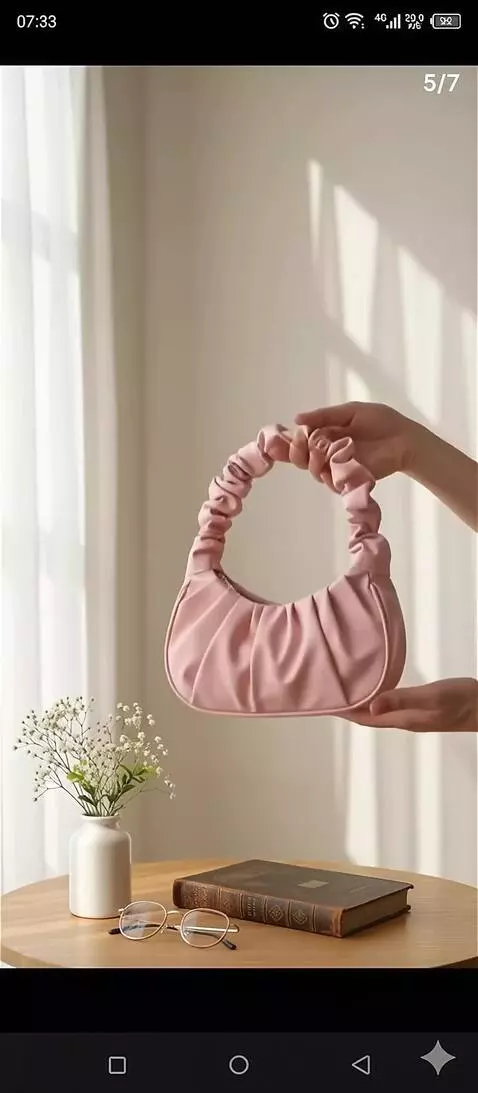 AI Video from prompt: Jadikan produk seperti di review dengan tangan s