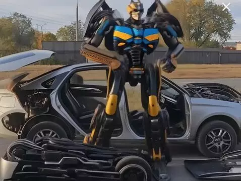 AI Video from prompt: Весело танцуют