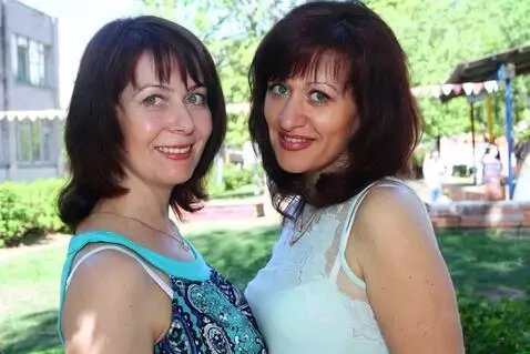 AI Video from prompt: sensetive  french kissing