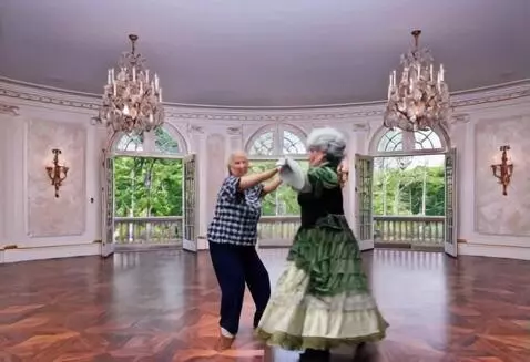 AI Video from prompt: танцевальные движения...