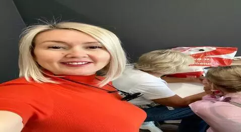 AI Video from prompt: Камера движется по игровой карте, светящийся пун