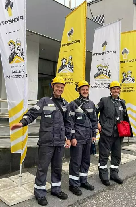 AI Video from prompt: They smiled and waved their hands