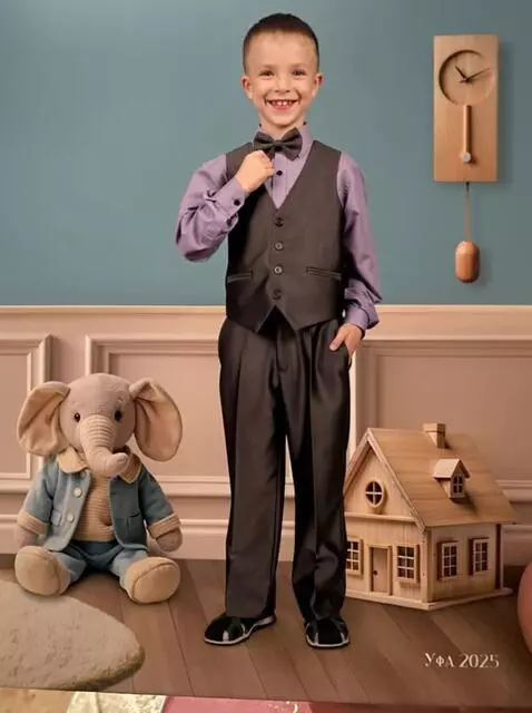 AI Video from prompt: He's looking at us and smile.