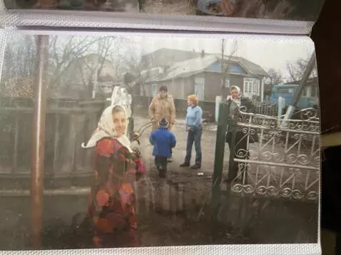 AI Video from prompt: Women in first plan look at camera and smile