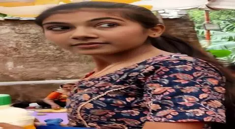 AI Video from prompt: long ponytail hair play video