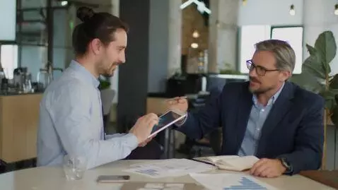 AI Video from prompt: Создай видеоролик о компании КИ Инвест. Стильный