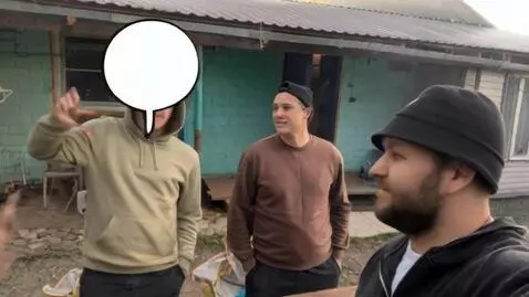 AI Video from prompt: Фокус на человеке слева: он поднимает правую рук