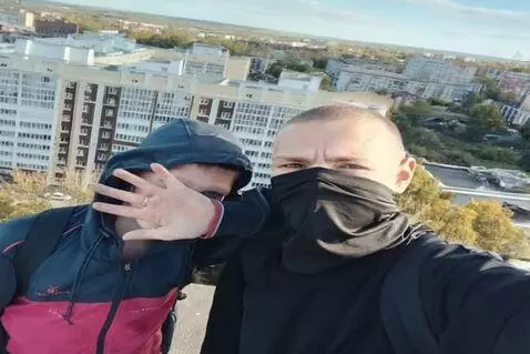 AI Video from prompt: Ааа чоп бежит валим