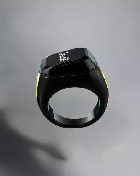 AI Video from prompt: buat gambar cincin ini berputar dengan sinematic