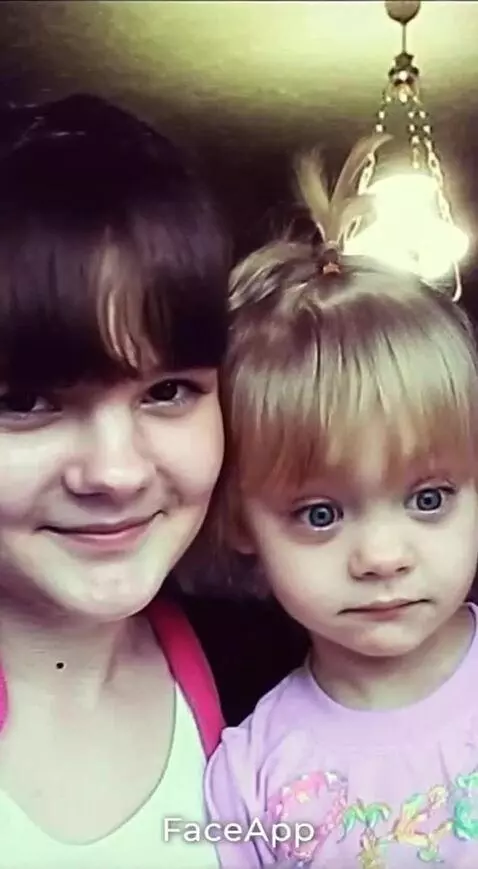 AI Video from prompt: Держут тортик и дуют на него