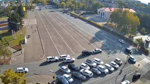 AI Video from prompt: an alien spaceship lands in the square, and peop