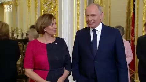 AI Video from prompt: Президент Путин поздравляет Екатерину Ёлкину с п