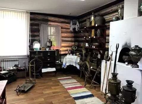 AI Video from prompt: пар из самовара. прялка крутится, зум