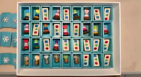 AI Video from prompt: Toys appear in boxes one by one in turn