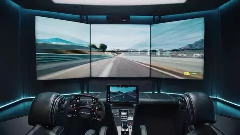 AI Video from prompt: Гоночный автосимулятор в виде ускоренной презент