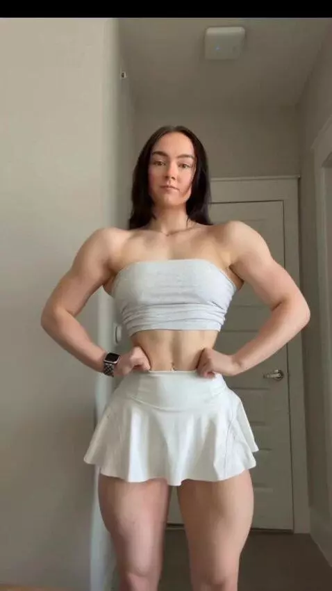 AI Video from prompt: Female muscle growth