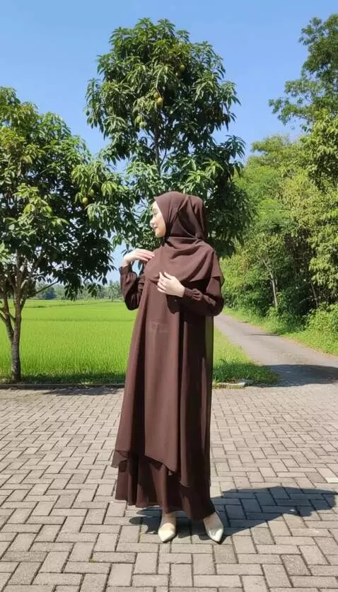 AI Video from prompt: {   "version": "1.0",   "tool": "Kling 2.5 Turbo