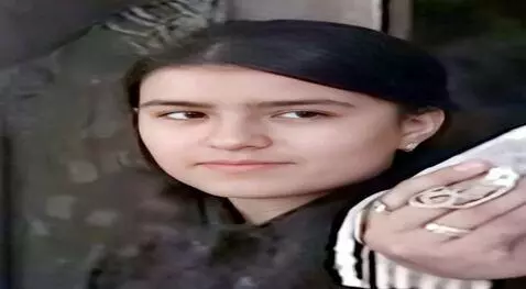 AI Video from prompt: Пакаж язик немножка