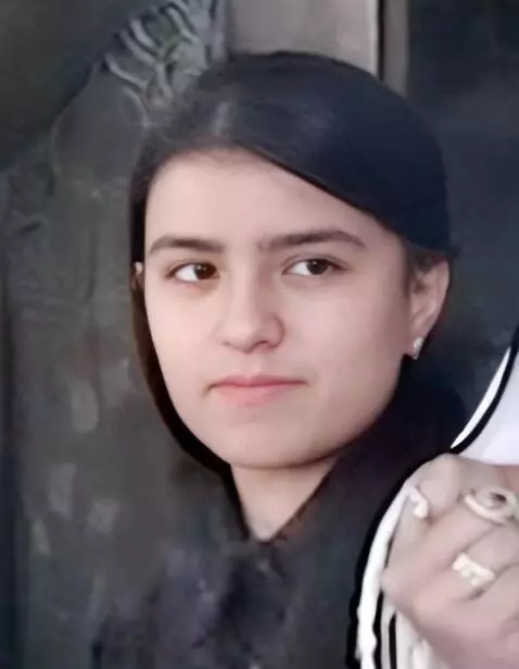 AI Video from prompt: Пакаж язик немножка