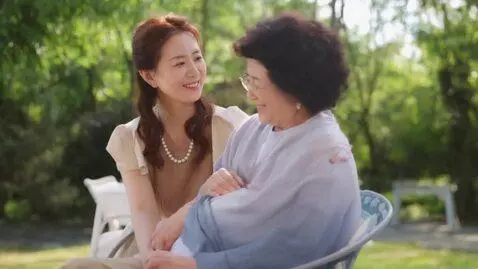 AI Video from prompt: Девушке снится сон что звёзды с небес падают на 